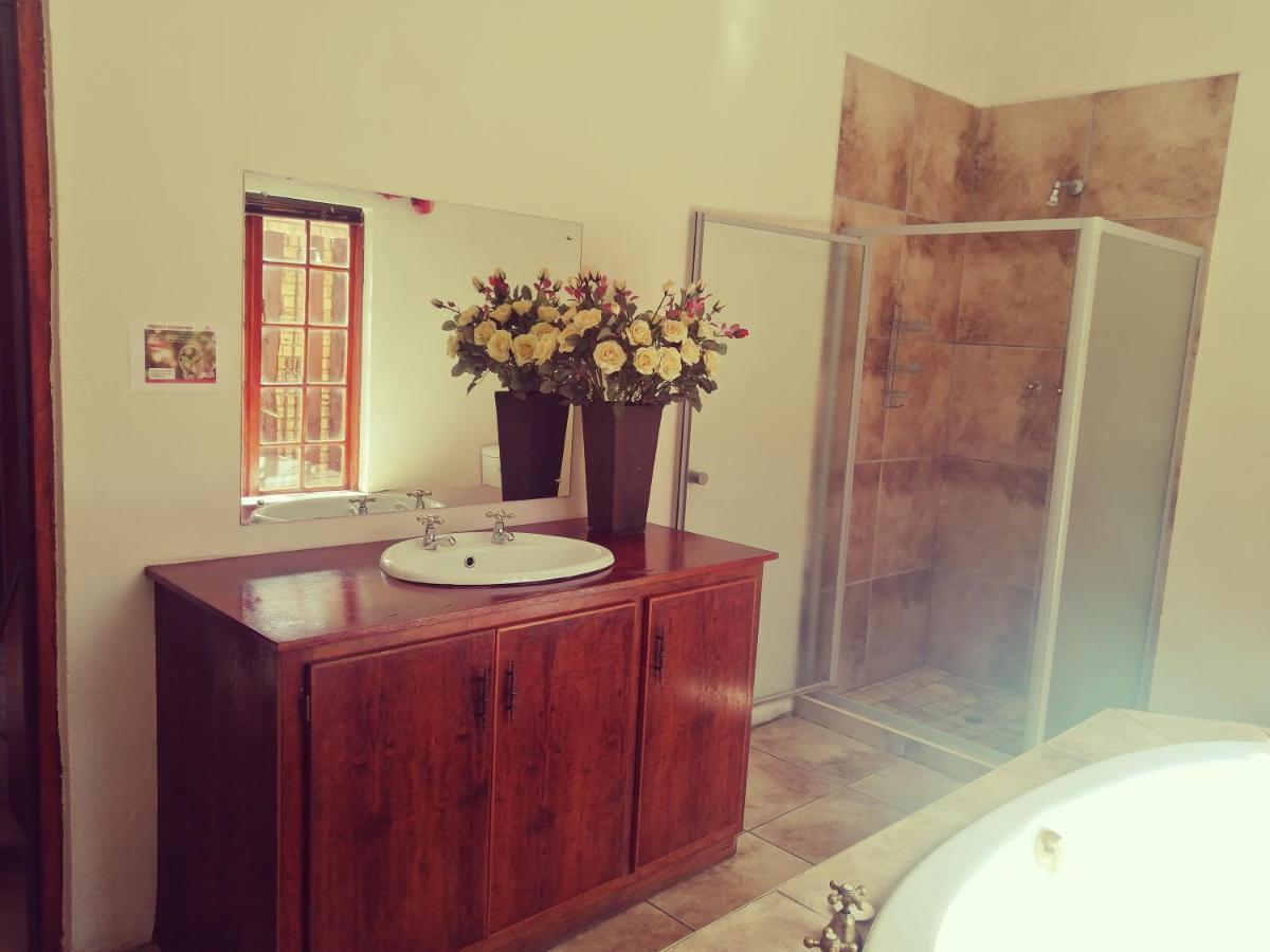 Kuruman Inn Bagian luar foto