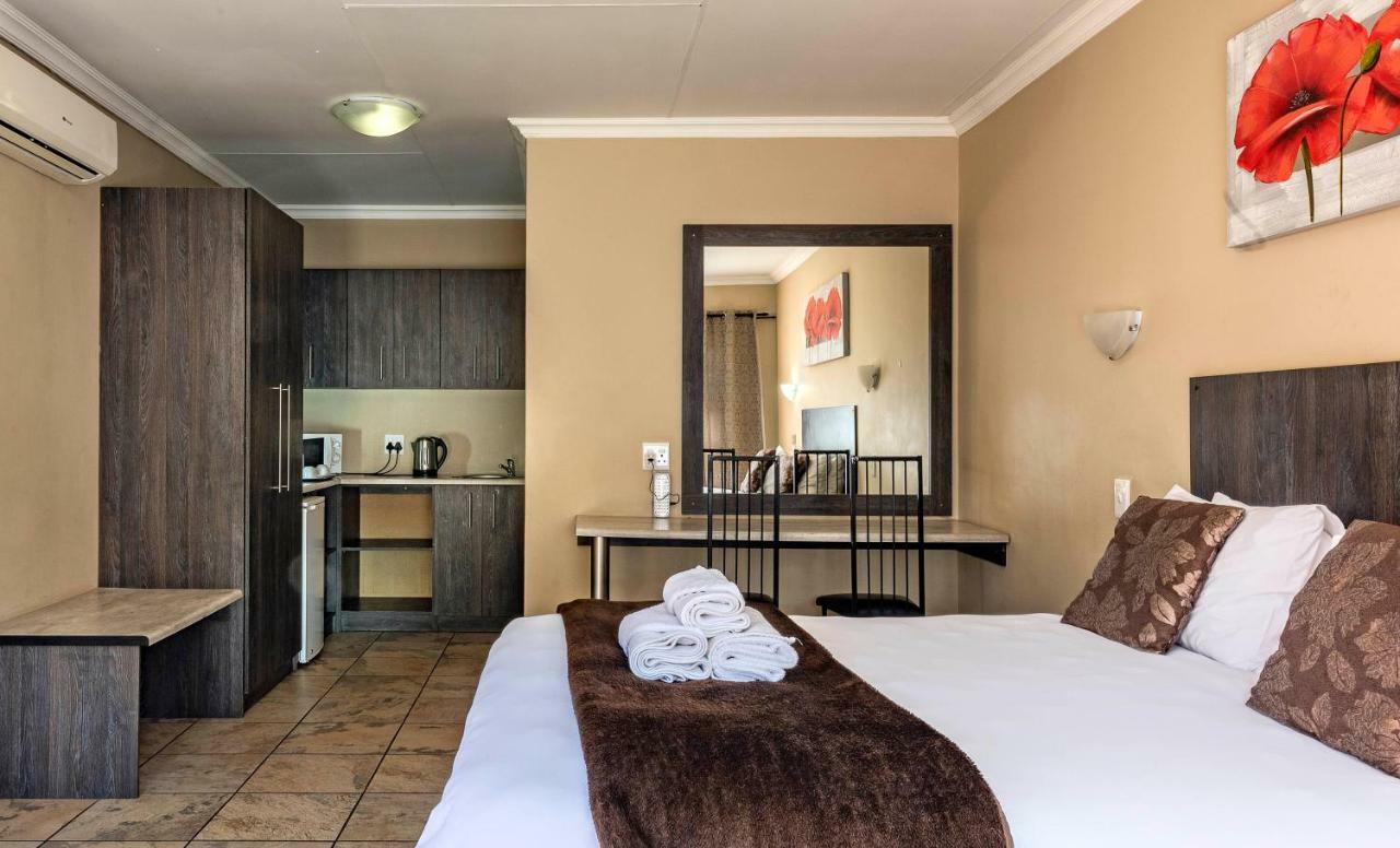 Kuruman Inn Bagian luar foto