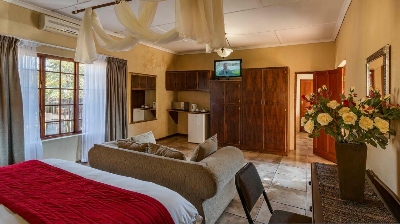 Kuruman Inn Bagian luar foto