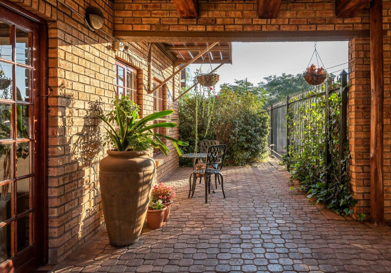 Kuruman Inn Bagian luar foto