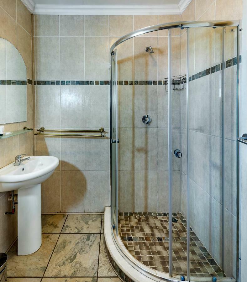 Kuruman Inn Bagian luar foto