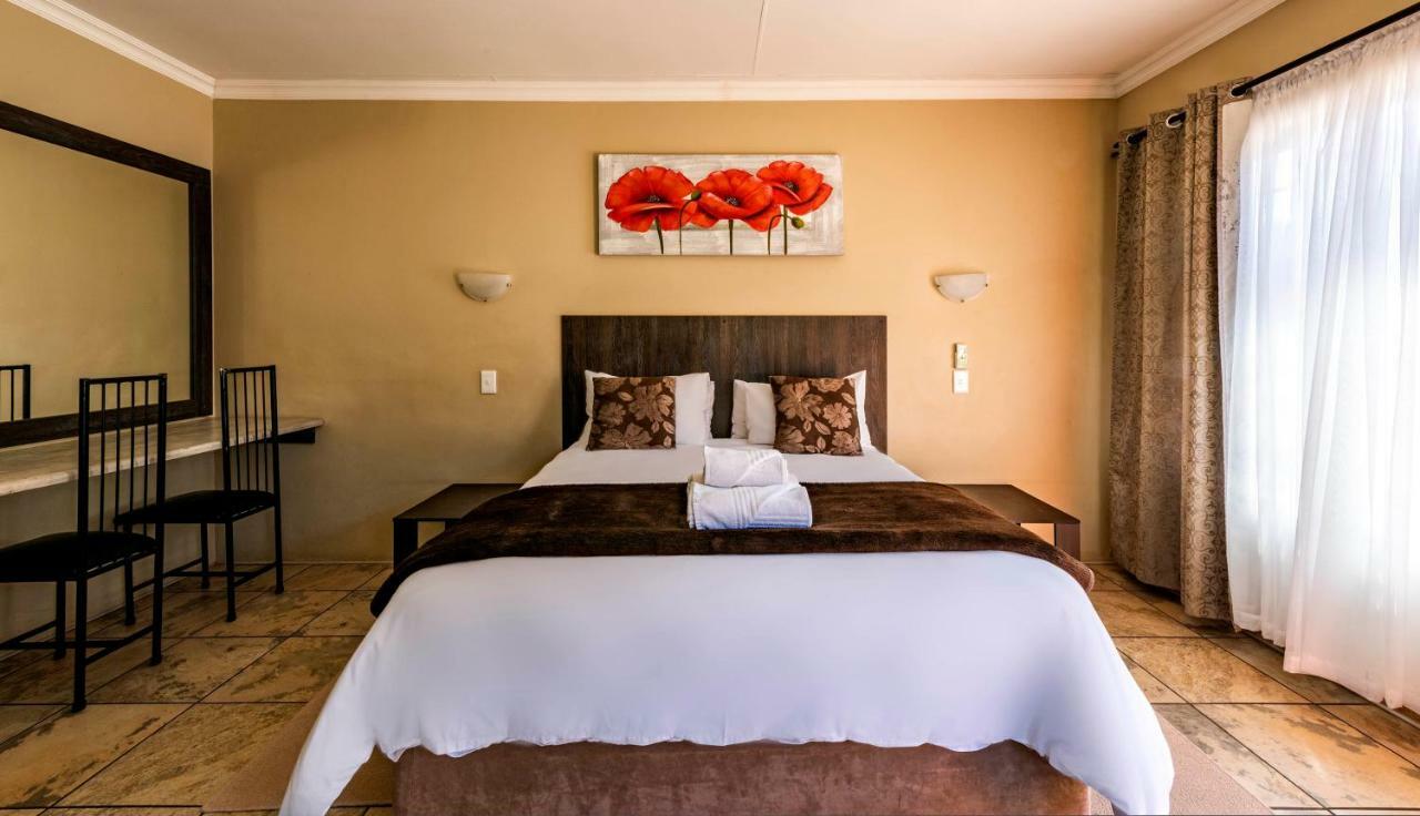 Kuruman Inn Bagian luar foto