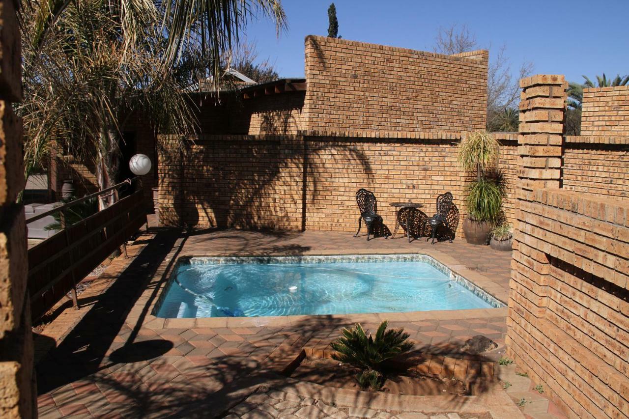 Kuruman Inn Bagian luar foto